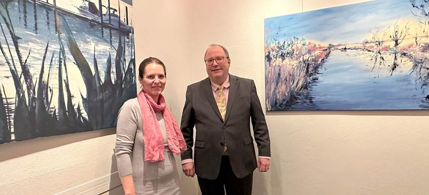 Ein Bild, das Kleidung, Kunst, Menschliches Gesicht, Wand enth�lt.

KI-generierte Inhalte k�nnen fehlerhaft sein.