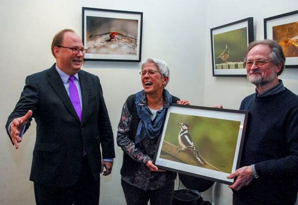 Ein Bild, das Kleidung, Person, Mann, Anzug enth�lt.

KI-generierte Inhalte k�nnen fehlerhaft sein.