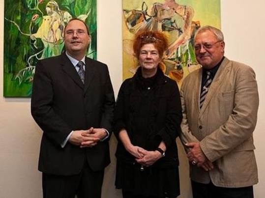 Ein Bild, das Kleidung, Person, Menschliches Gesicht, Kunst enth�lt.

KI-generierte Inhalte k�nnen fehlerhaft sein.