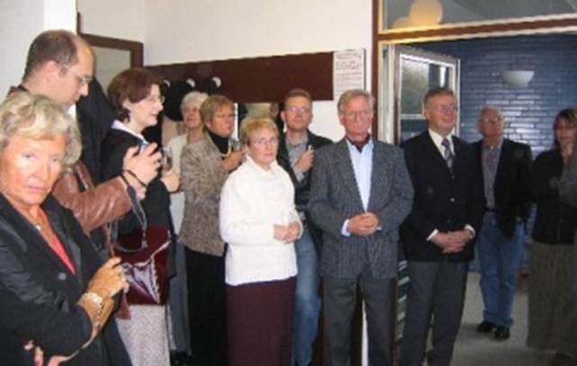 Ein Bild, das Kleidung, Person, Mann, Menschliches Gesicht enth�lt.

KI-generierte Inhalte k�nnen fehlerhaft sein.